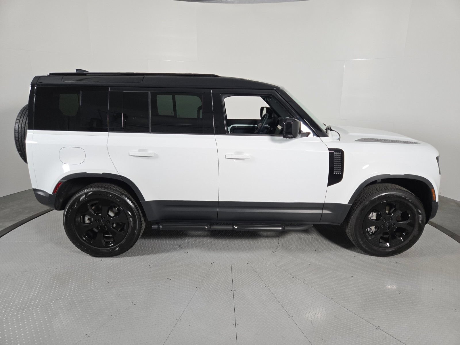 Used 2026 Land Rover Defender 110 S AWD/4WD image 6