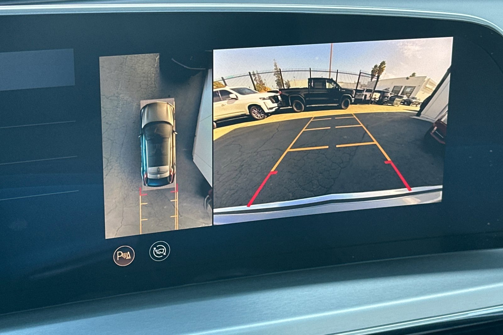 Certified 2025 Cadillac Lyriq Luxury image 25