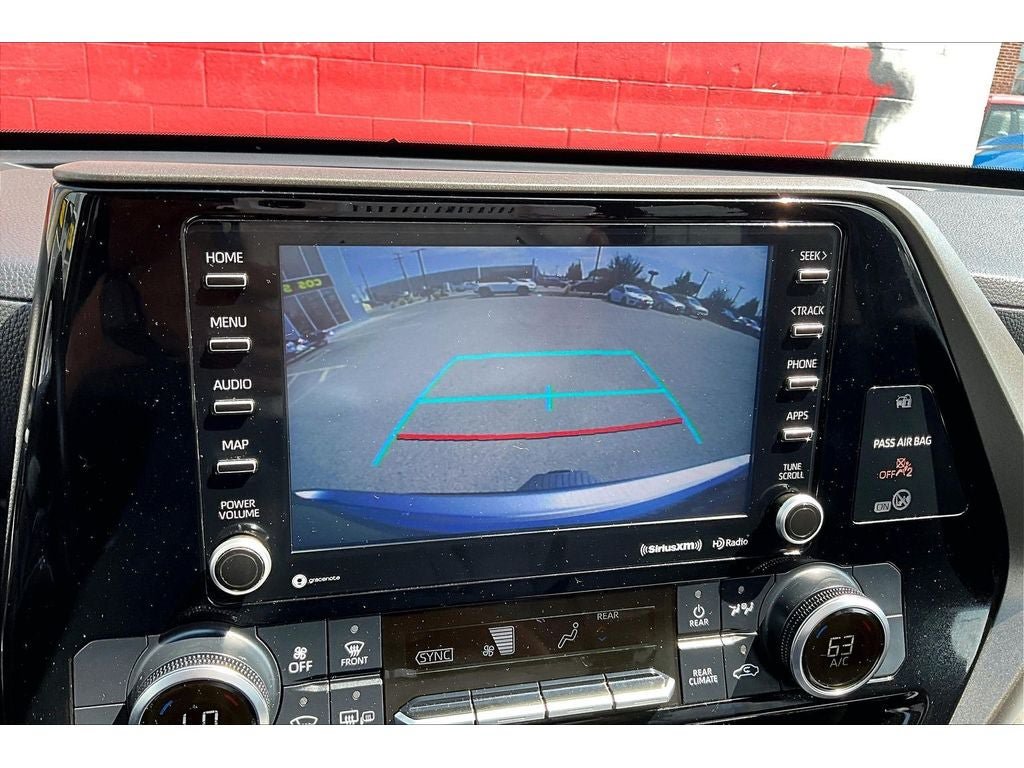 Used 2022 Toyota Highlander LE AWD/4WD image 23