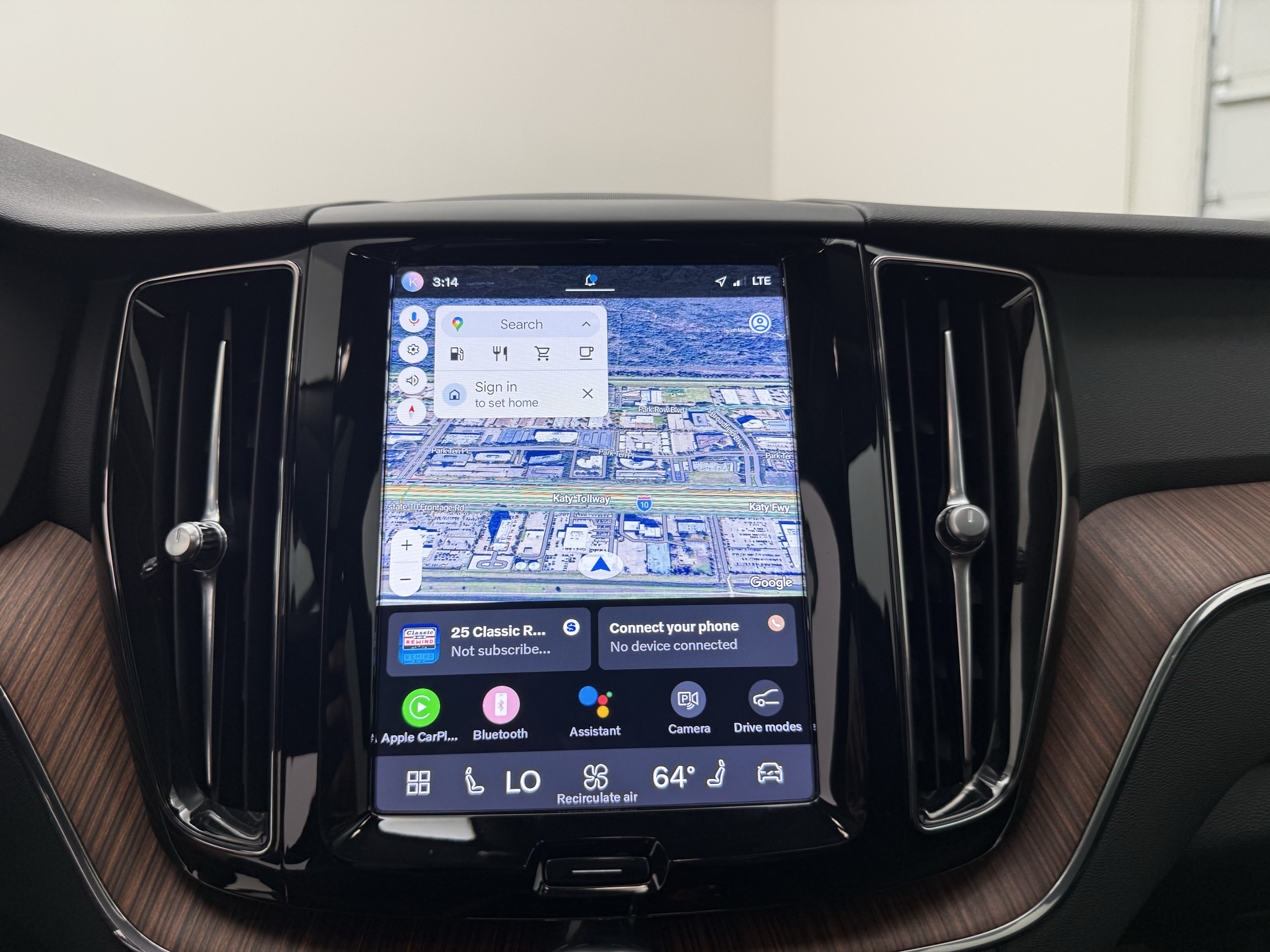 Certified 2024 Volvo XC60 B5 Plus AWD/4WD image 17