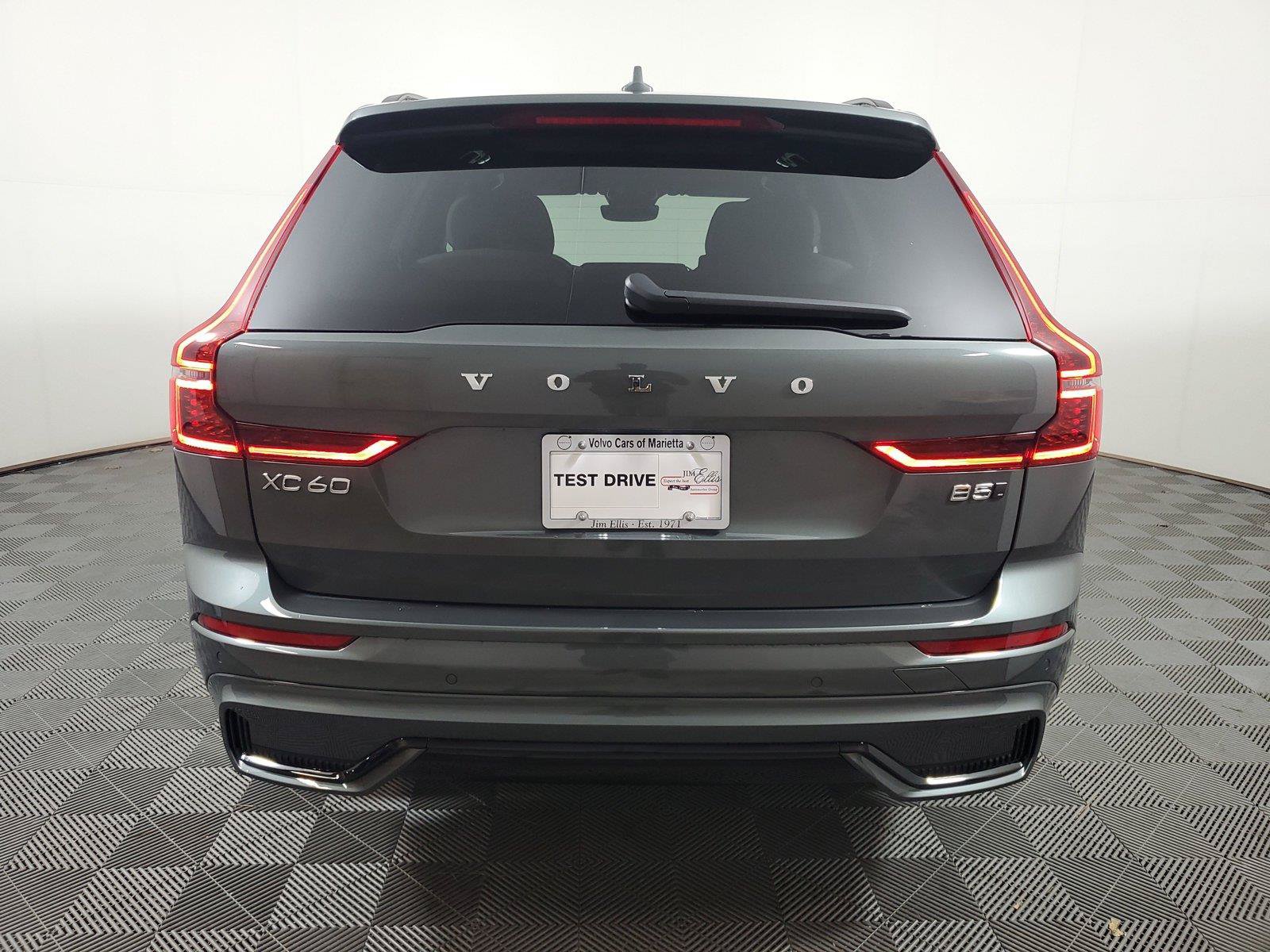 New 2027 Volvo XC60 B5 Plus AWD/4WD image 5