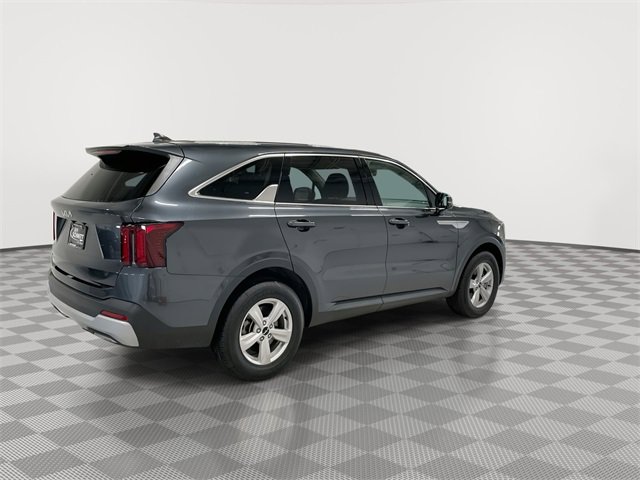 Used 2024 Kia Sorento LX image 11