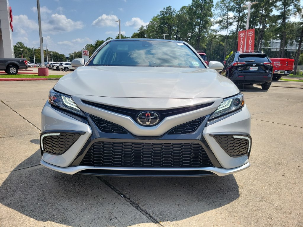 Used 2023 Toyota Camry XSE FWD image 4