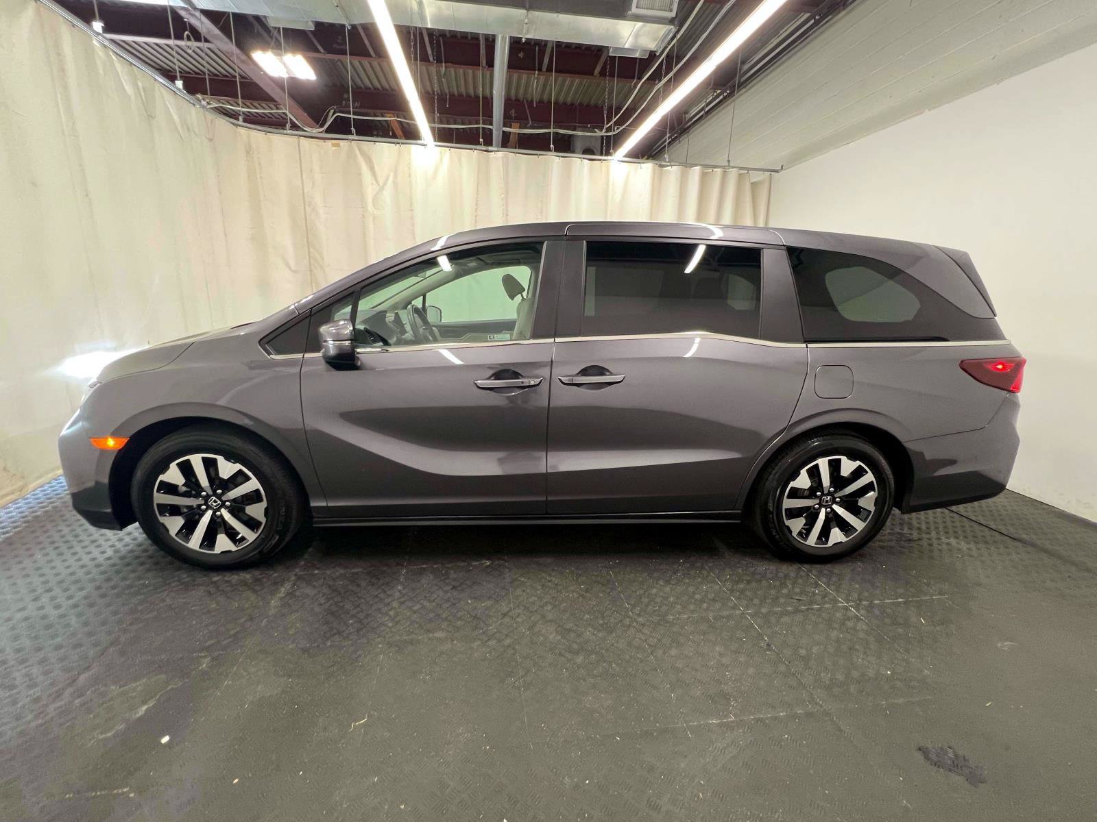 Used 2025 Honda Odyssey EX-L image 8
