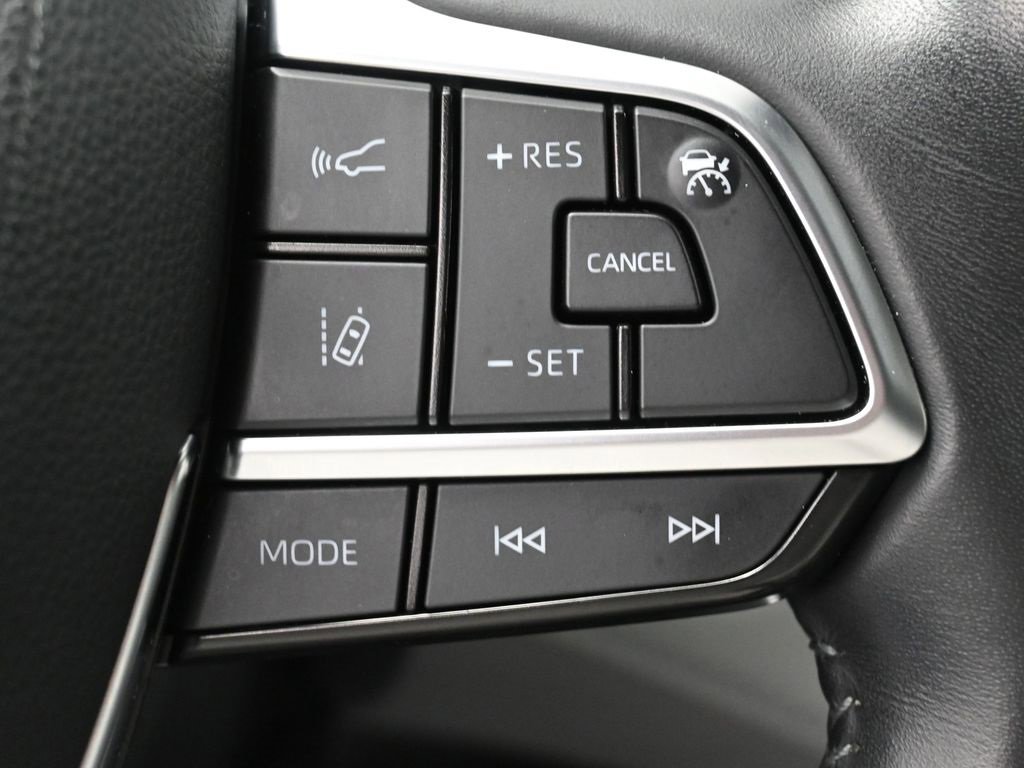Used 2021 Toyota Highlander XLE image 18