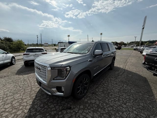 Used 2023 GMC Yukon XL Denali w/ Max Trailering Package AWD/4WD image 2