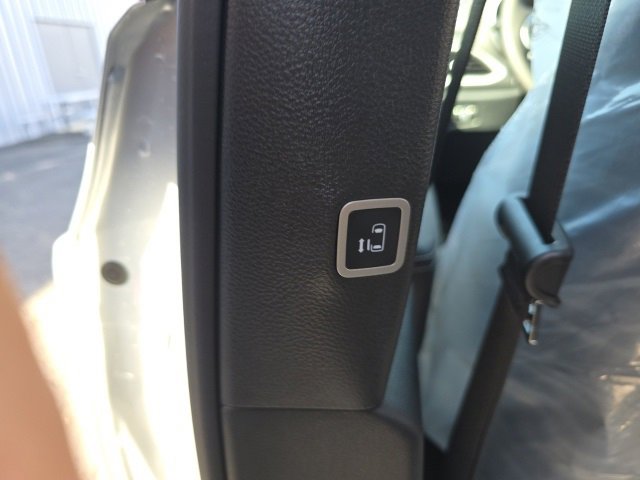 New 2026 Chrysler Pacifica Select image 21