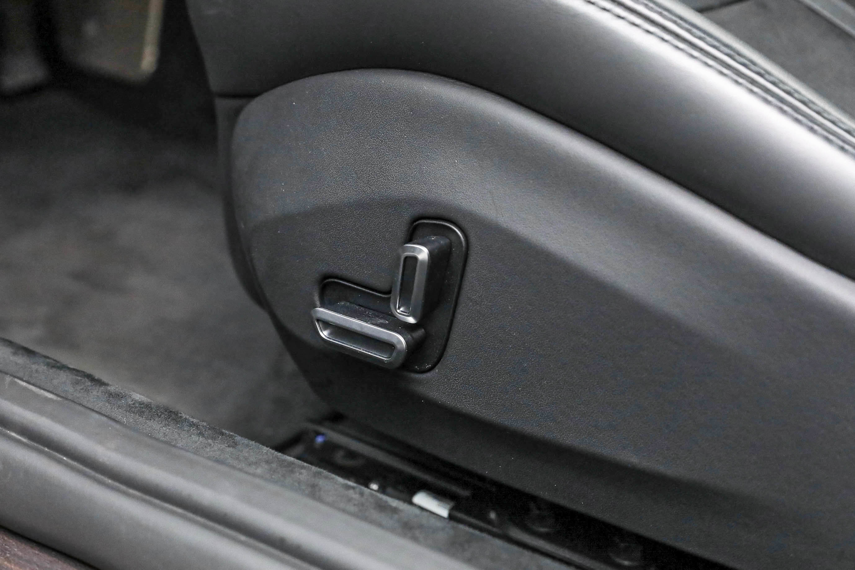 Certified 2022 Ferrari Roma image 33