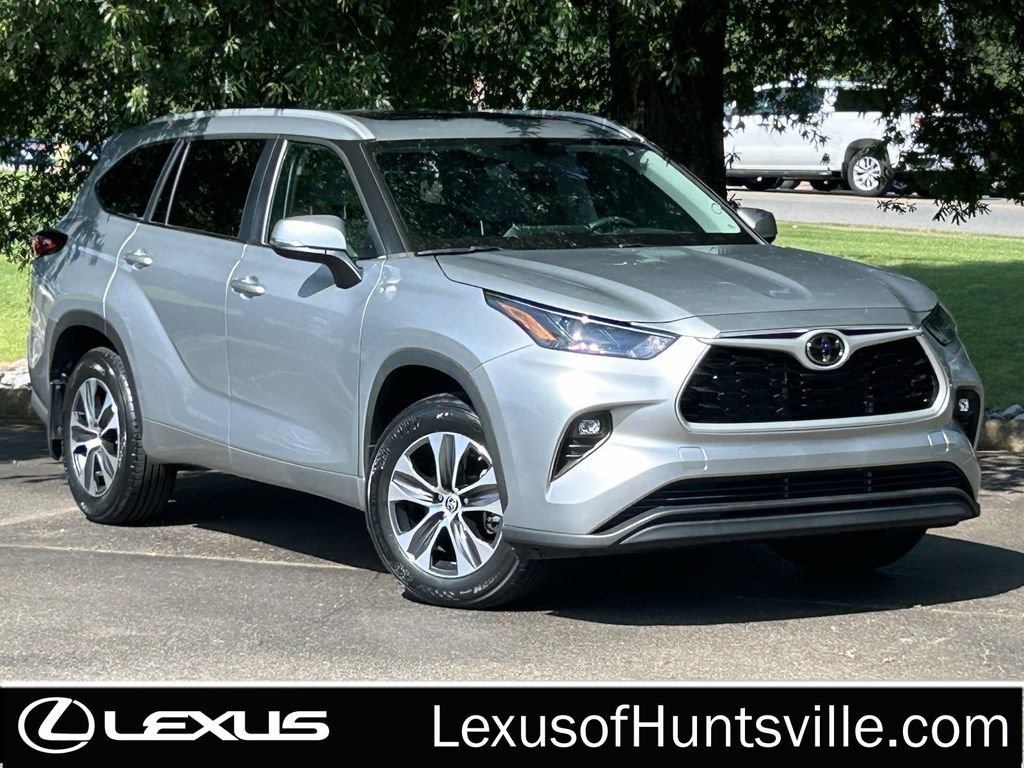 Used 2023 Toyota Highlander XLE FWD video 1