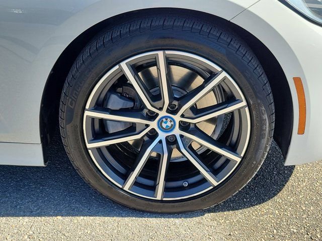 Used 2022 BMW 330e image 8