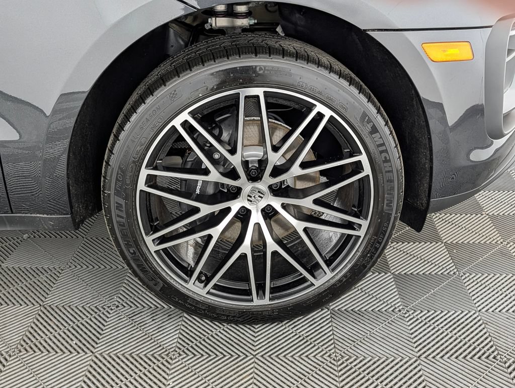 Certified 2026 Porsche Macan AWD/4WD image 14