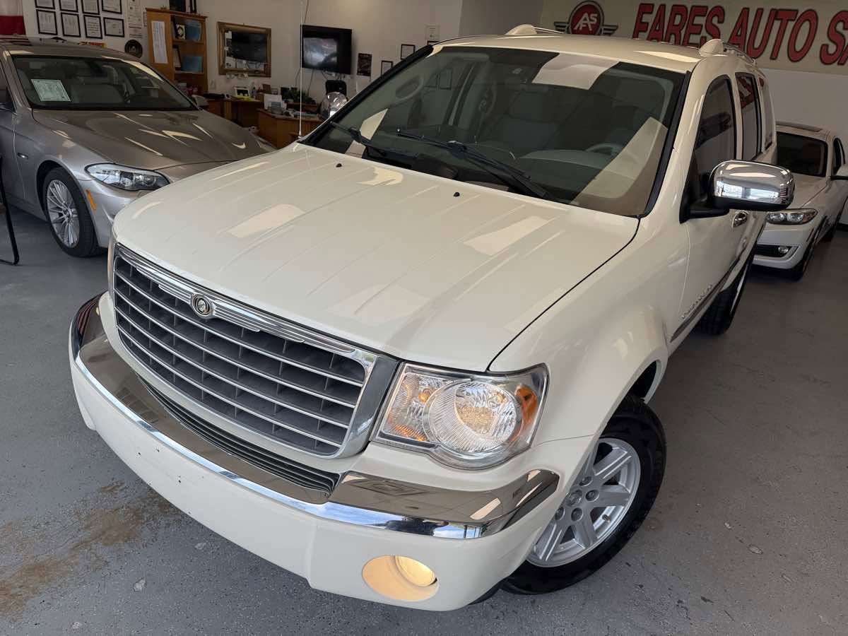 Used 2007 Chrysler Aspen Limited RWD image 8