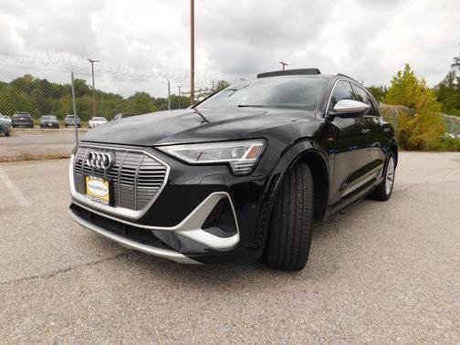 Used 2022 Audi e-tron S Premium Plus AWD/4WD image 4