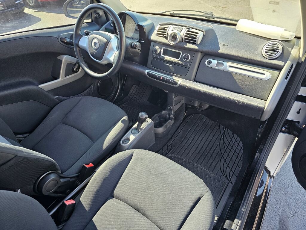 Used 2015 smart fortwo pure image 11