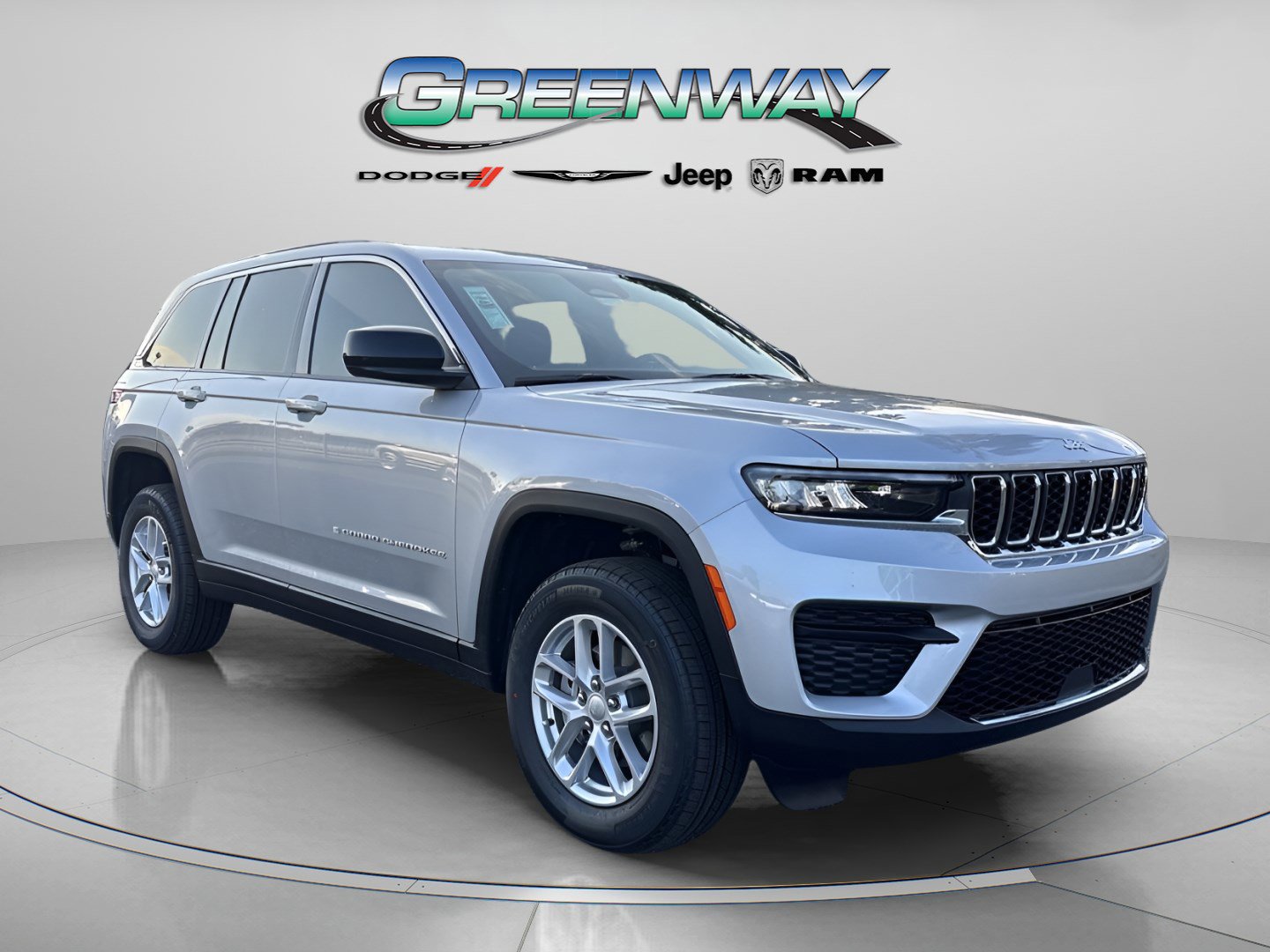 New 2025 Jeep Grand Cherokee Laredo image 1