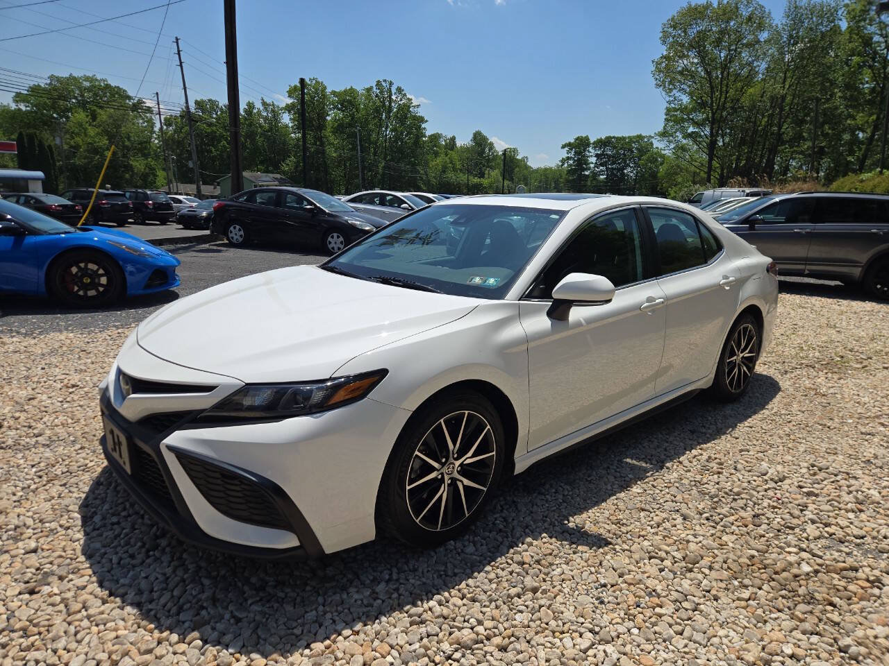 Used 2022 Toyota Camry SE w/ Cold Weather Package AWD/4WD image 2