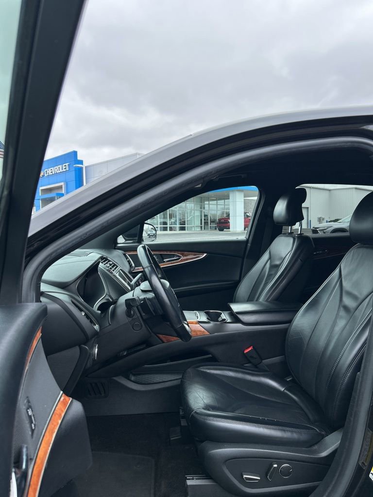 Used 2019 Lincoln Nautilus Select image 32