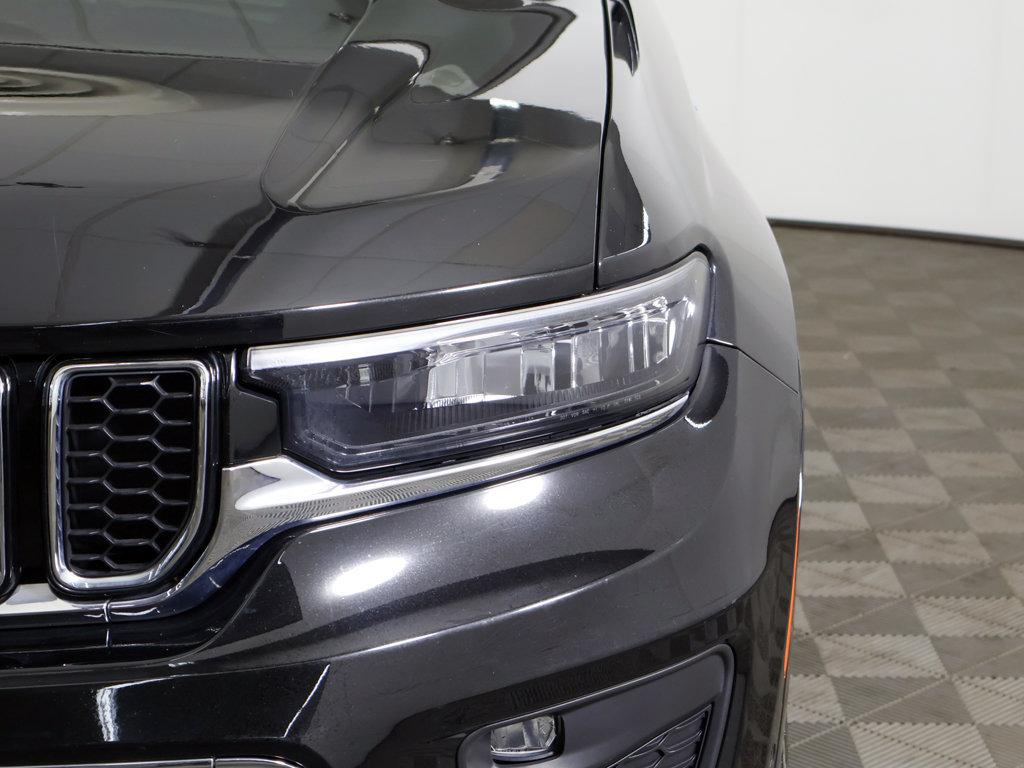 Used 2022 Jeep Grand Cherokee Overland w/ Luxury Tech Group IV AWD/4WD image 19