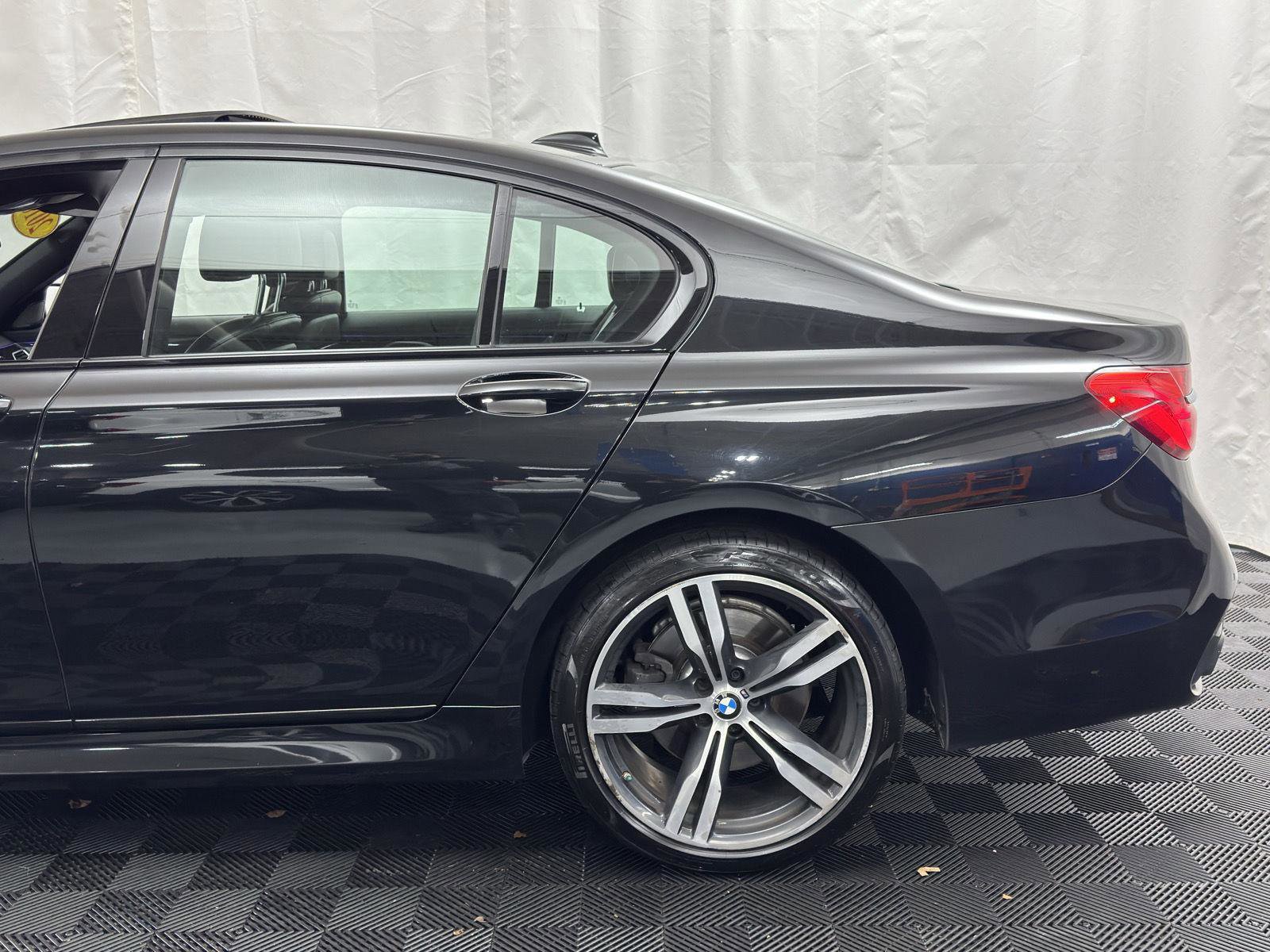 Used 2018 BMW 750i xDrive image 4