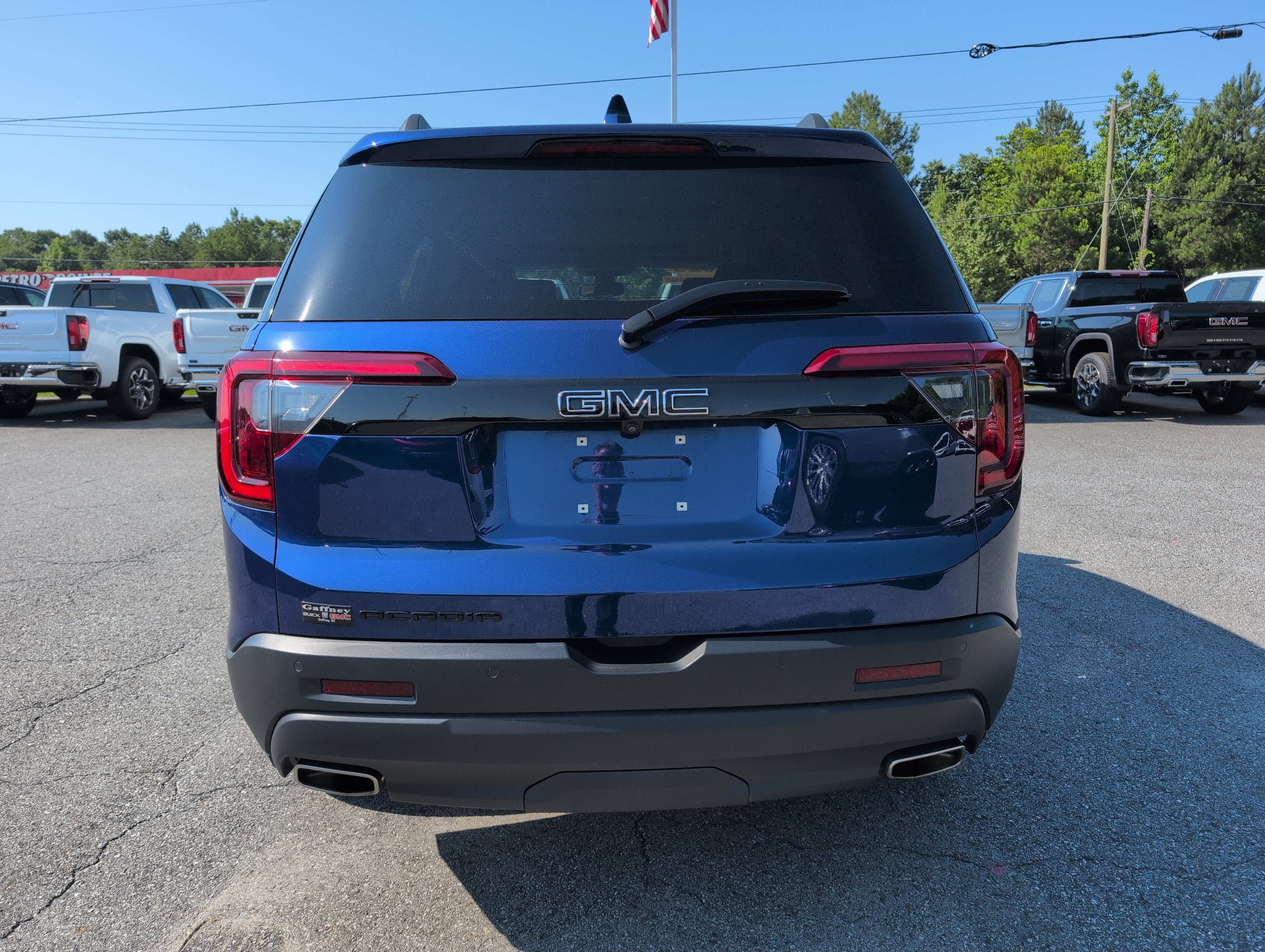 Used 2023 GMC Acadia SLT w/ Elevation Edition FWD image 6