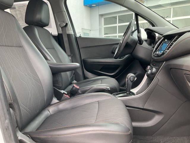 Used 2020 Chevrolet Trax LT w/ LT Convenience Package image 9