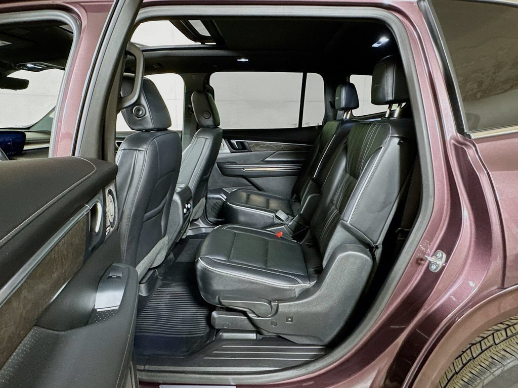 Certified 2025 Buick Enclave Avenir w/ Super Cruise Package AWD/4WD image 24