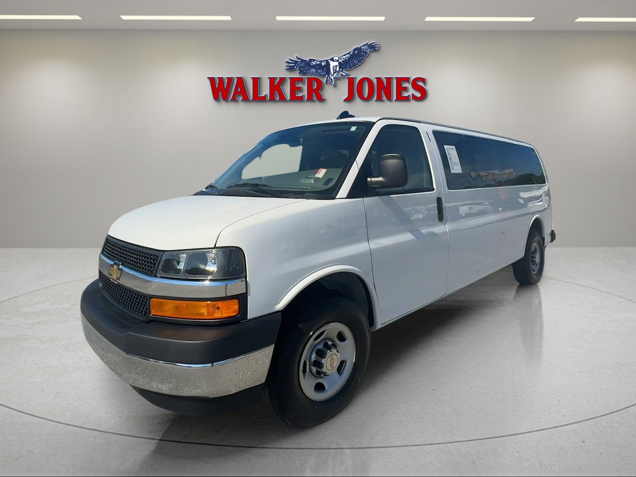 Used 2024 Chevrolet Express 3500 LT w/ LT Preferred Equipment Group RWD image 3