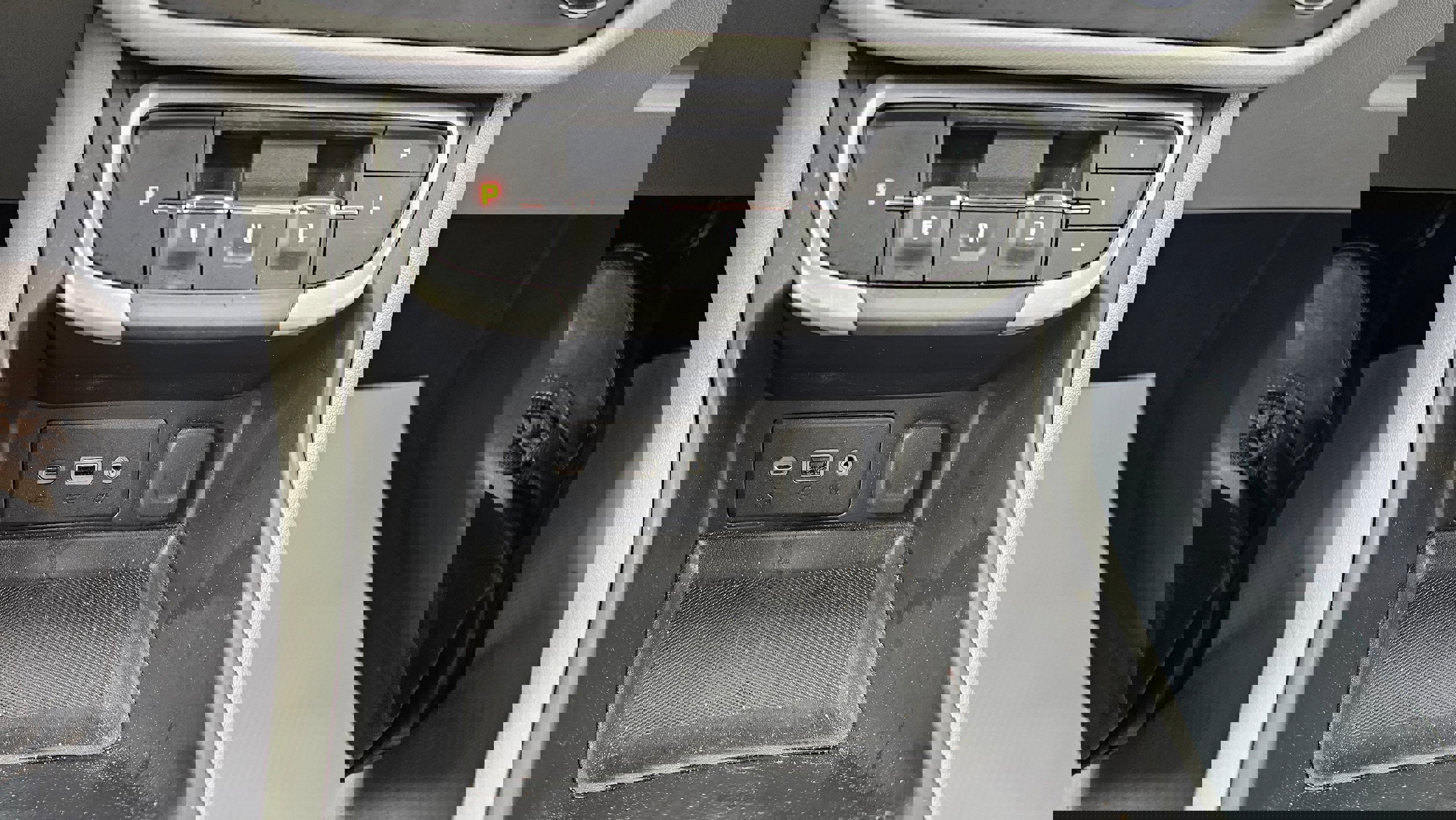 Used 2023 GMC Terrain SLE w/ Driver Convenience Package image 29