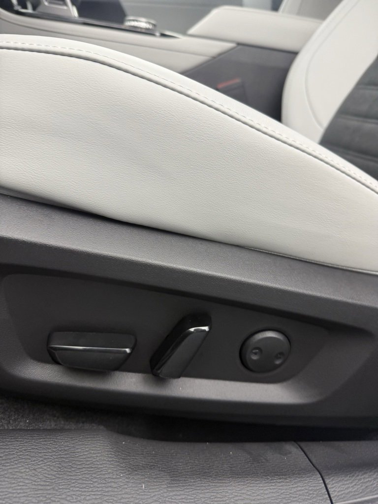 New 2025 Mitsubishi Outlander SE image 14