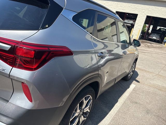Used 2021 Kia Seltos EX AWD/4WD image 3