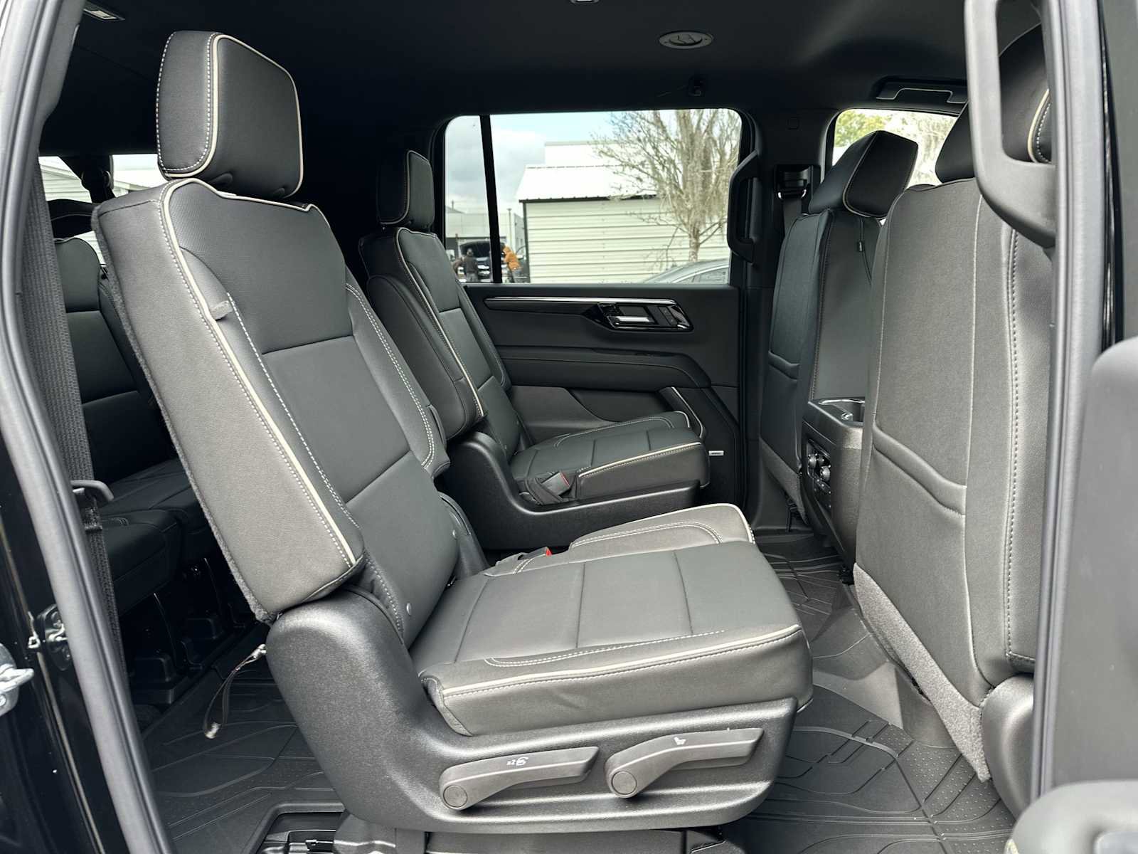 New 2026 Chevrolet Suburban Premier image 18