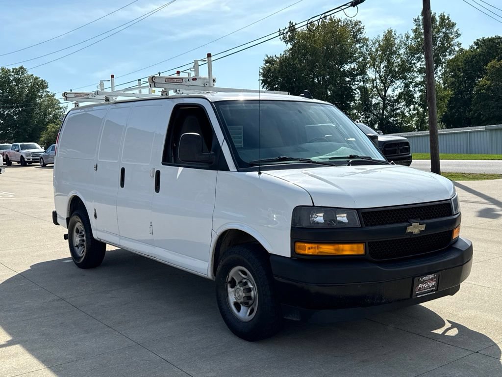 Used 2018 Chevrolet Express 3500 w/ Driver Convenience Package RWD image 21