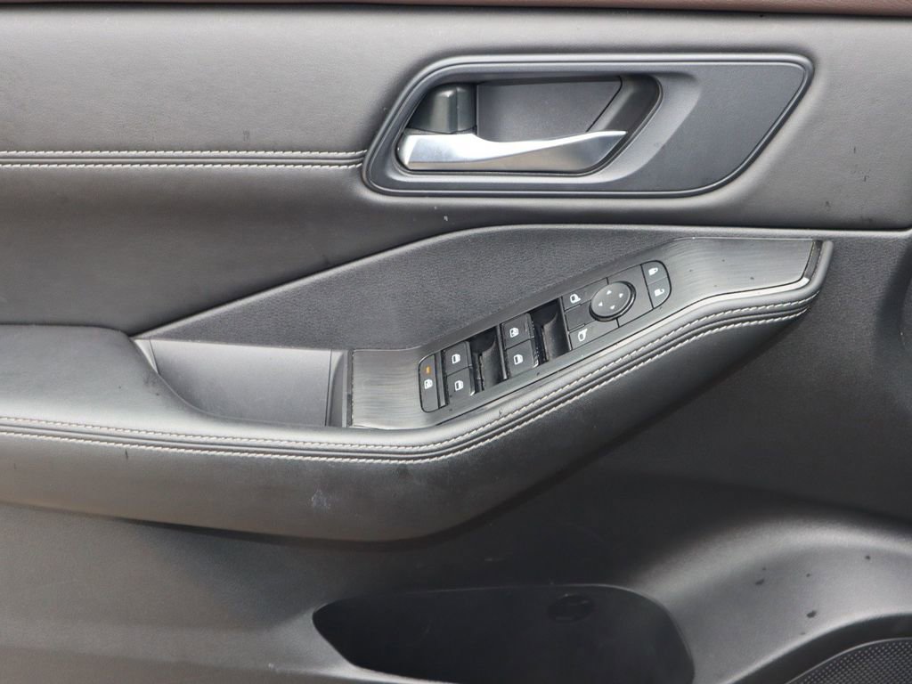 Certified 2022 Nissan Rogue SV w/ SV Premium Package image 17