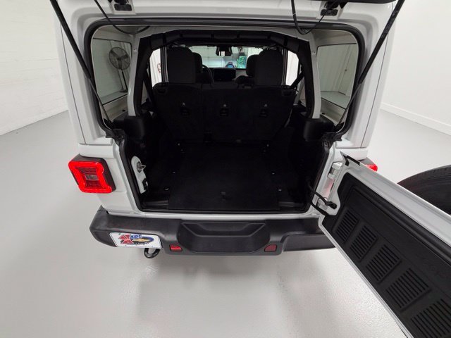 Used 2025 Jeep Wrangler Unlimited Sahara AWD/4WD image 21