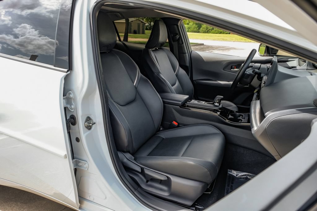 Used 2024 Toyota Prius Limited w/ Limited Premium Package FWD image 38