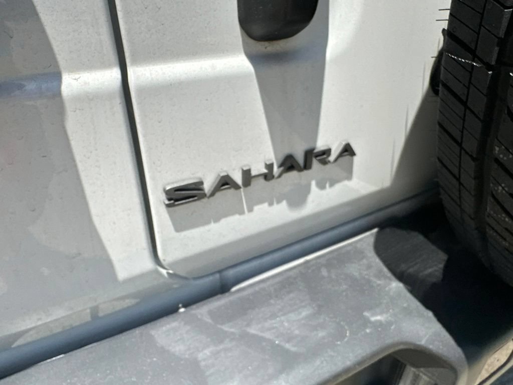 Used 2025 Jeep Wrangler Unlimited Sahara AWD/4WD image 11