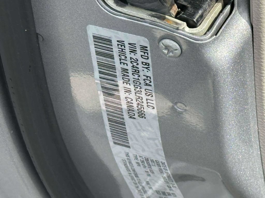 Used 2020 Chrysler Pacifica Limited w/ Advanced Safetytec Group FWD image 17