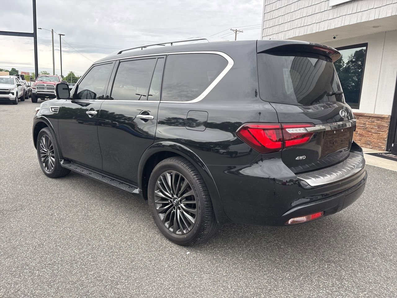 Used 2024 INFINITI QX80 Premium Select w/ Cargo Package AWD/4WD image 6
