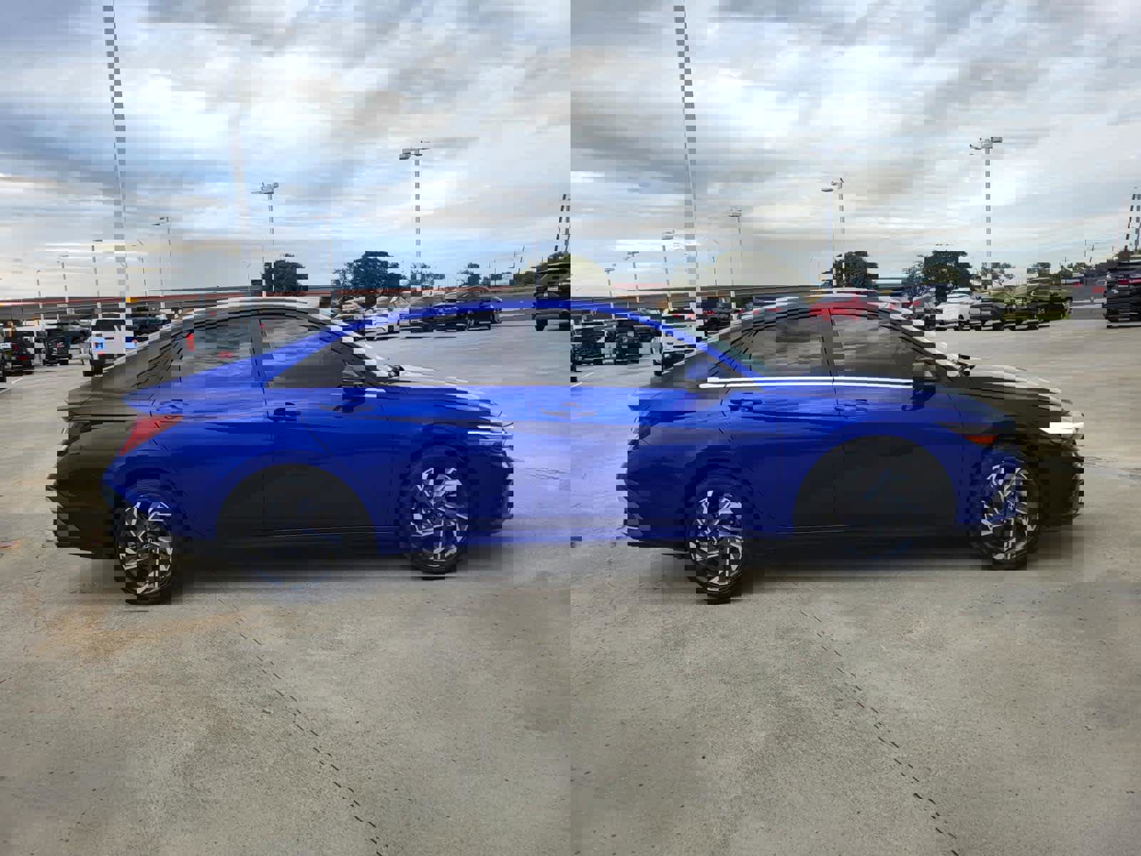 Used 2024 Hyundai Elantra Limited image 6