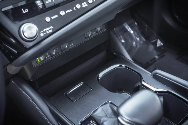 Certified 2025 Lexus ES 350 w/ Premium Package FWD image 17