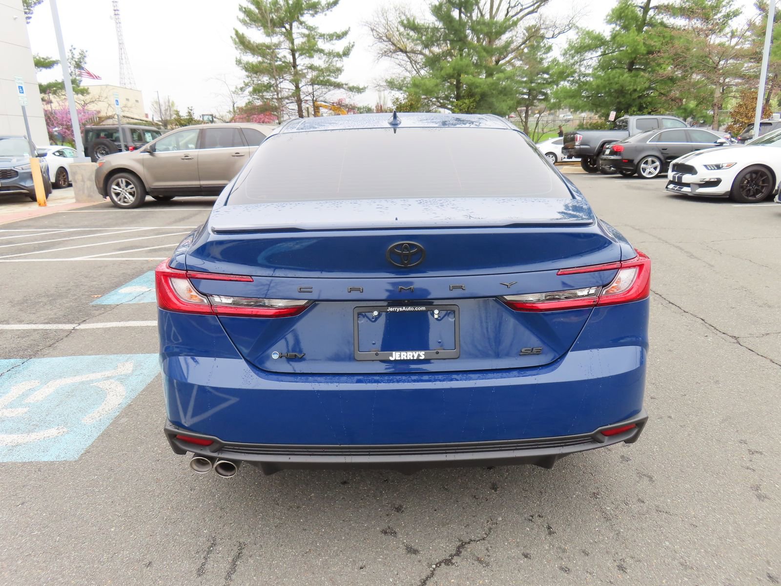 Used 2025 Toyota Camry SE w/ Multimedia Upgrade Package image 6
