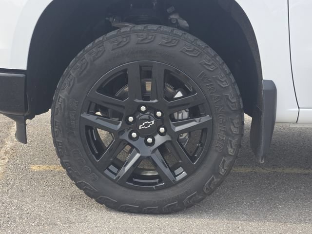 Used 2025 Chevrolet Silverado 1500 LT Trail Boss w/ Convenience Package II AWD/4WD image 12