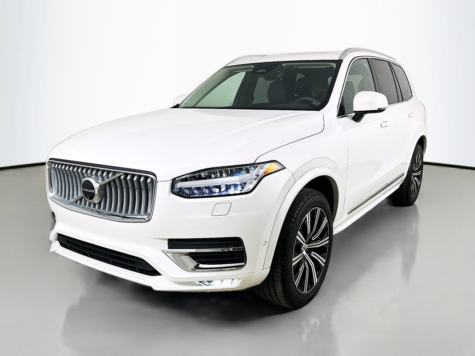 Used 2025 Volvo XC90 B6 Plus w/ Protection Package Premier AWD/4WD image 1