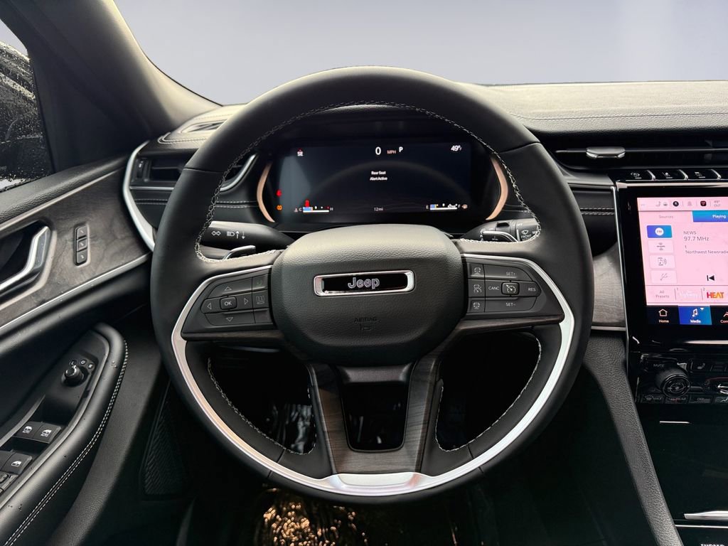 New 2025 Jeep Grand Cherokee Limited w/ Trailer Tow Package image 15