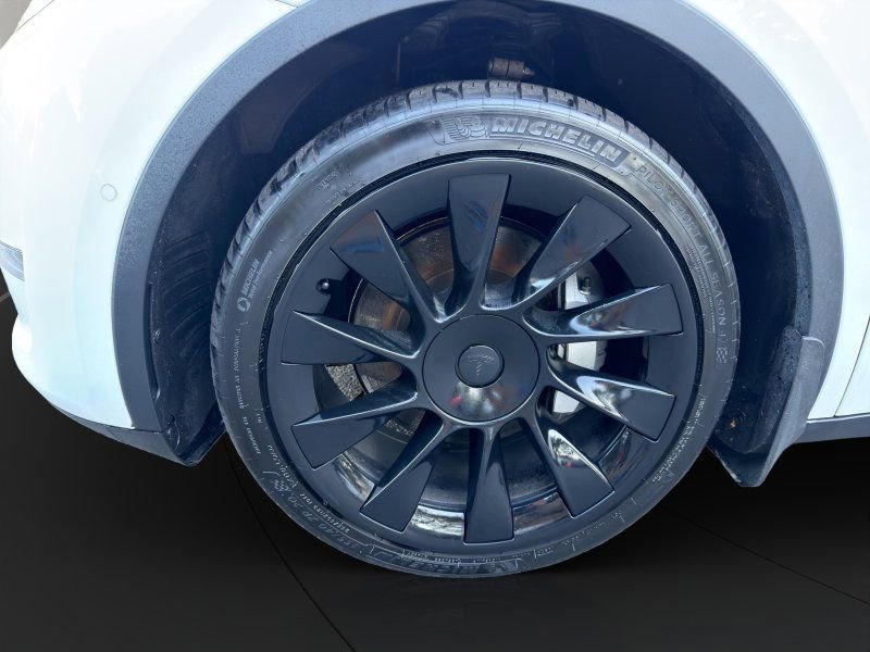 Used 2022 Tesla Model Y Long Range image 21