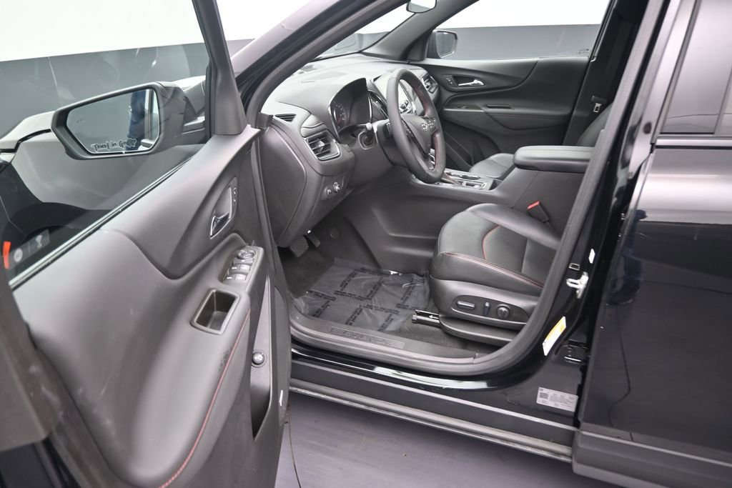 Used 2024 Chevrolet Equinox RS w/ RS Leather Package FWD image 11