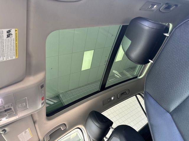 Used 2018 Volkswagen Tiguan SEL AWD/4WD image 21
