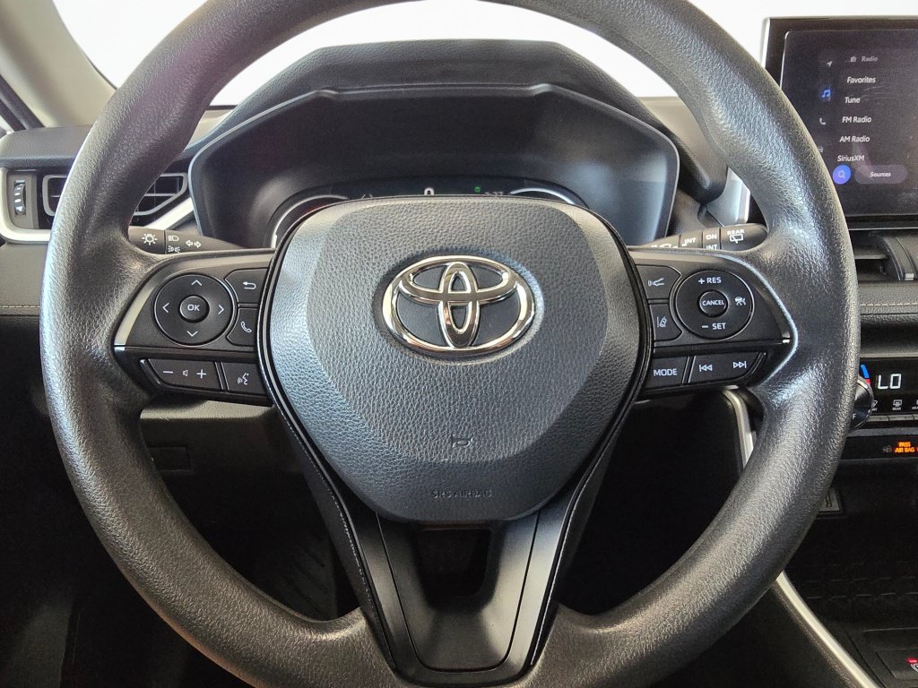 Used 2025 Toyota RAV4 XLE AWD/4WD image 22