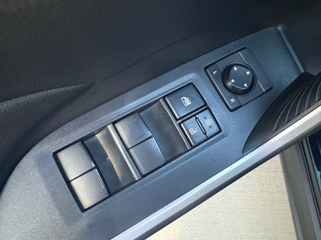 Used 2019 Toyota RAV4 LE image 11