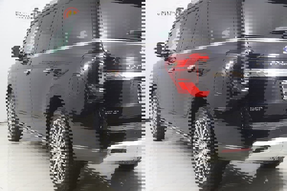 Used 2022 Ford Expedition Limited image 25